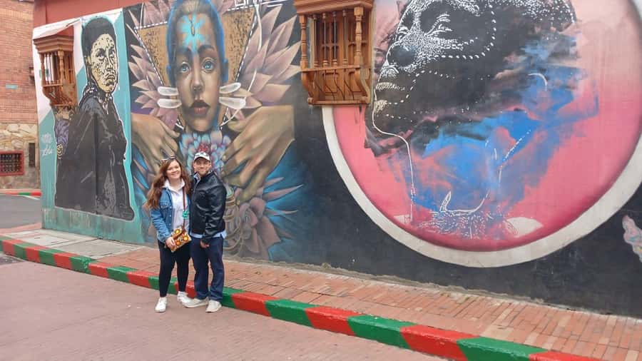 Free Walking Tour Bogotá: Arte, Historia y Café - La Concordia Market Square: fruit and juice with real local flavor