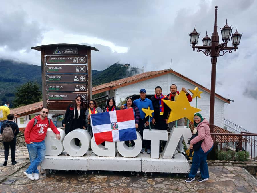Free Walking Tour Bogotá: Arte, Historia y Café - La Candelaria streets: colonial balconies, street art, and literary mood