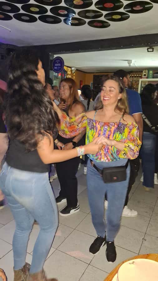 Friday Salsa Pub Crawl in Cali - The 15-minute on-foot stretch to La Curva del Boulevard
