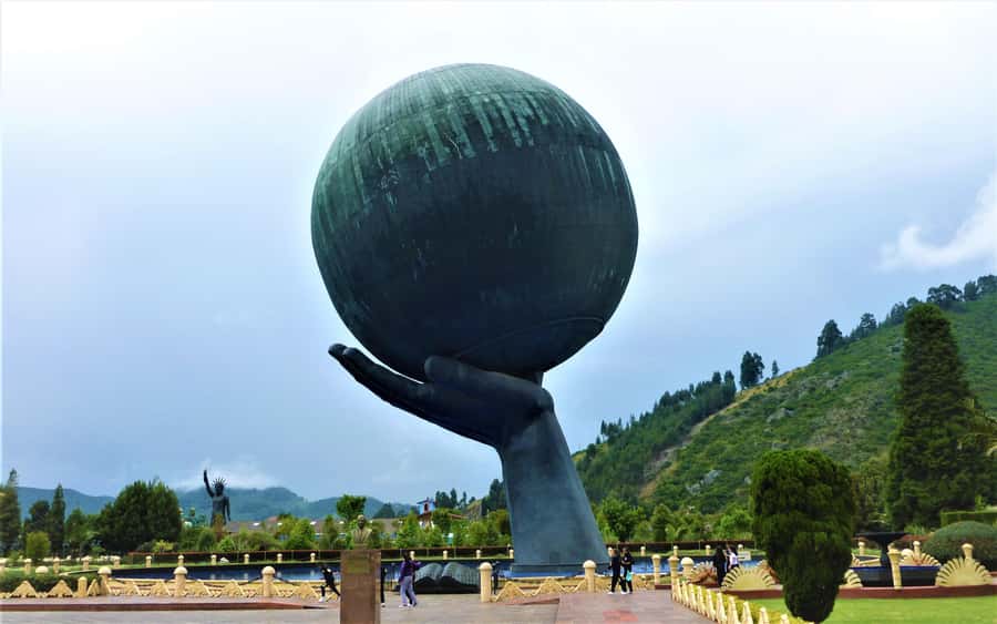 From Bogotá: Jaime Duque Park and Salt Cathedral with Lunch - Why this Bogotá day trip pairing actually makes sense