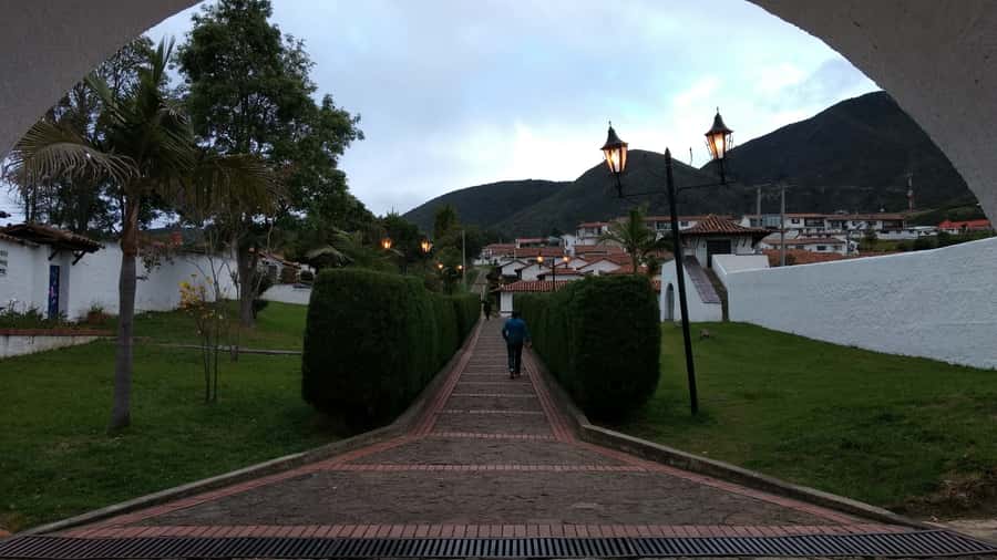From Bogotá: Lake Guatavita and the El Dorado Legend Tour - The drive back to Bogotá, and how to end the day well