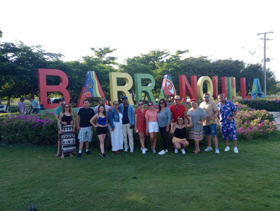 From Cartagena: Barranquilla & Santa Marta Guided City Tour - Rodadero beach time and lunch: the payoff part of the day