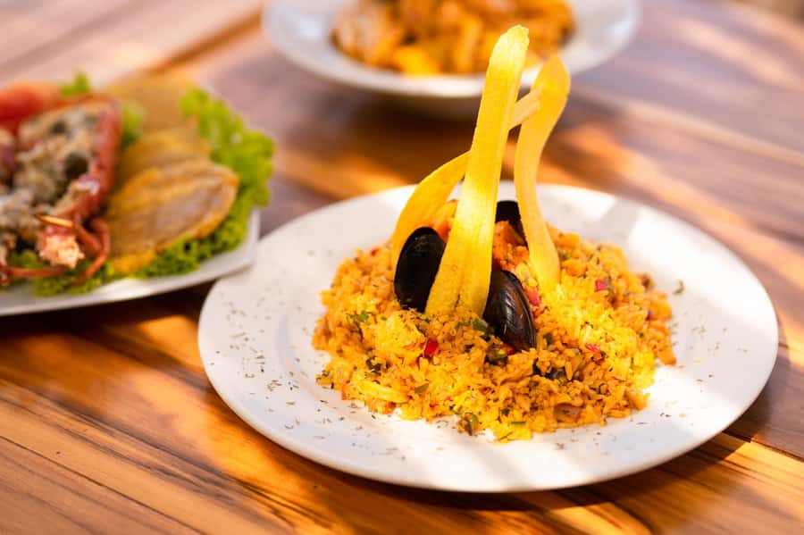 From Cartagena: Palmarito Beach With Buffet Lunch And Pool - Shopping, walking, and the sales energy you may face