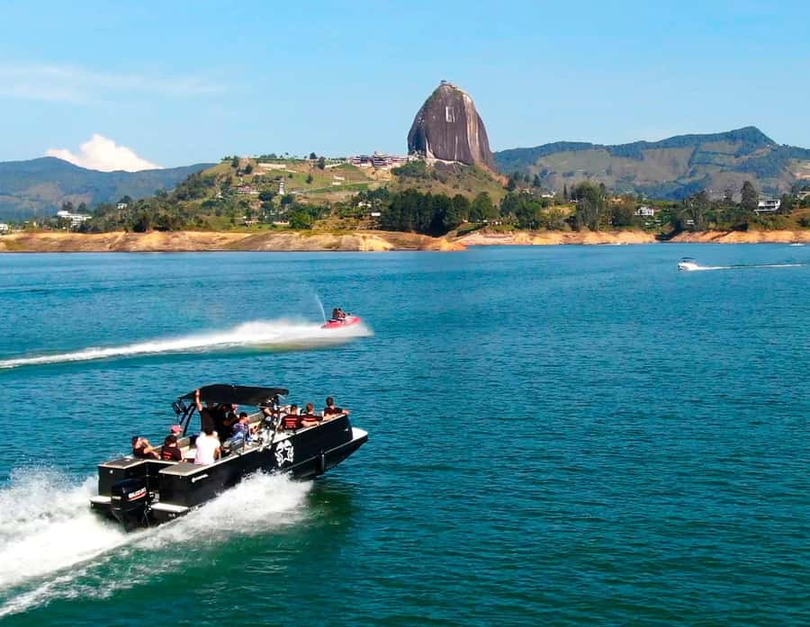 From Guatape: Pablo Escobar Mansion, Paintball & Boat Ride - 1 hour of paintball on a famous property