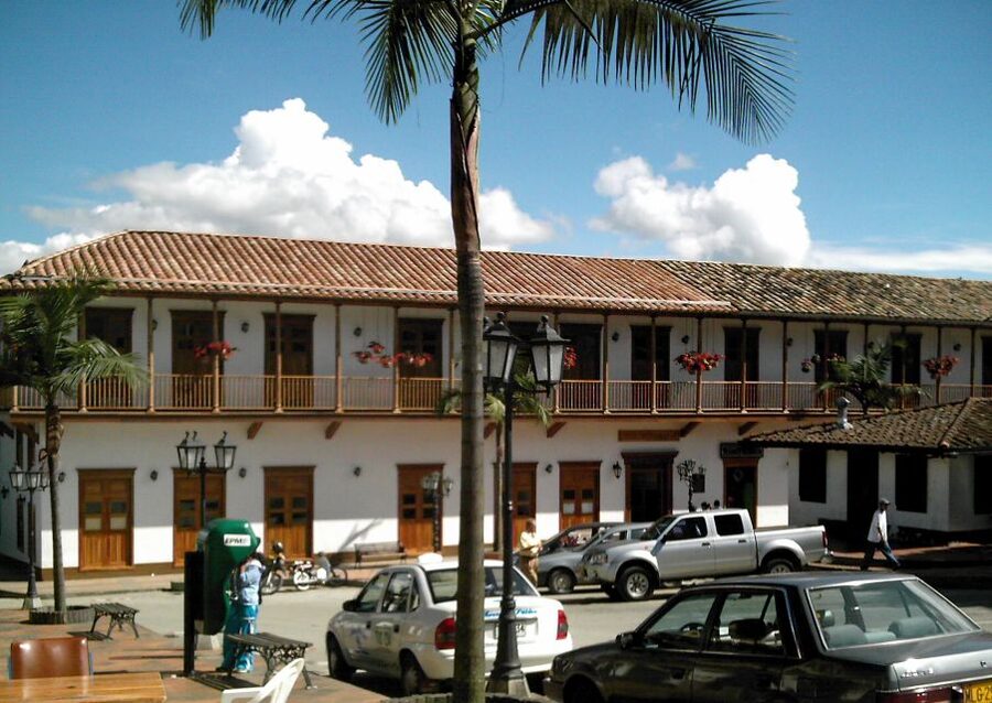 From Medellín: El Retiro Private Tour with Food Tastings - Llanogrande and San Antonio de Pereira: dessert sampling that turns the corner