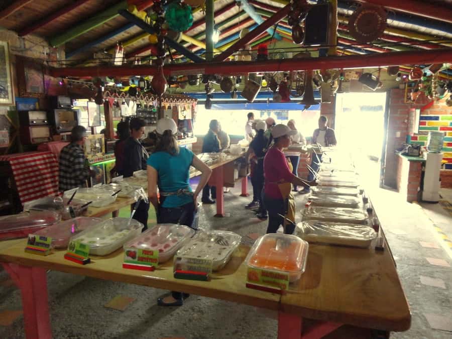 From Medellín: El Retiro Private Tour with Food Tastings - Guides and the rhythm of the day: how the experience can swing