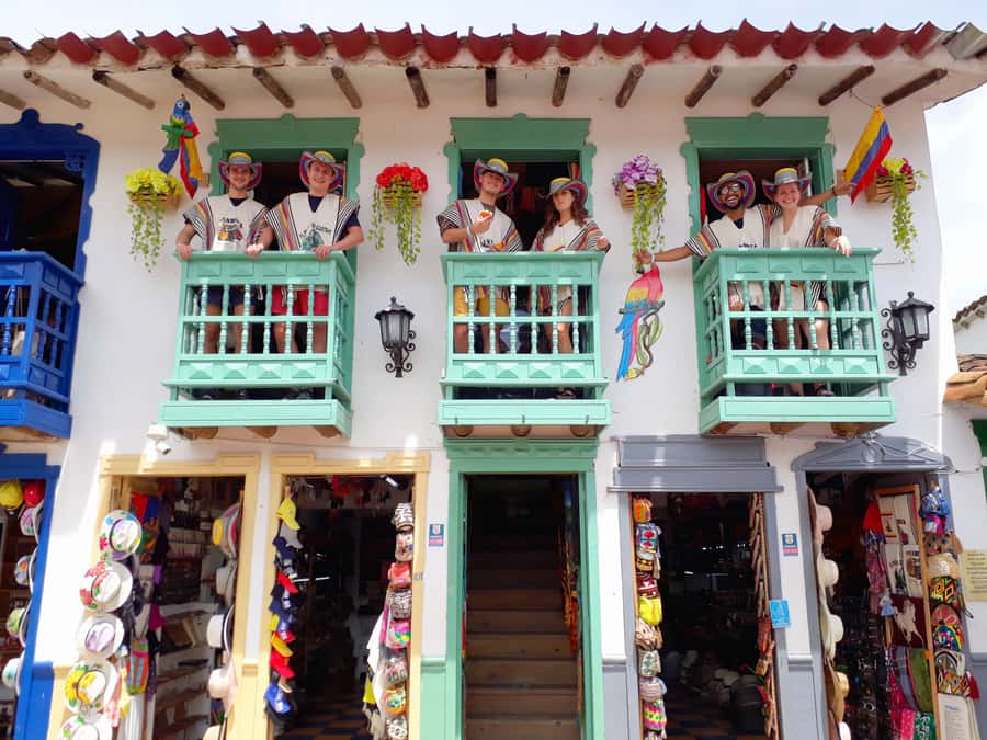 From Medellin: Guatapé Day Trip with El Peñol Rock and Lunch - Why El Peñol and Guatapé in One 9-Hour Loop Works