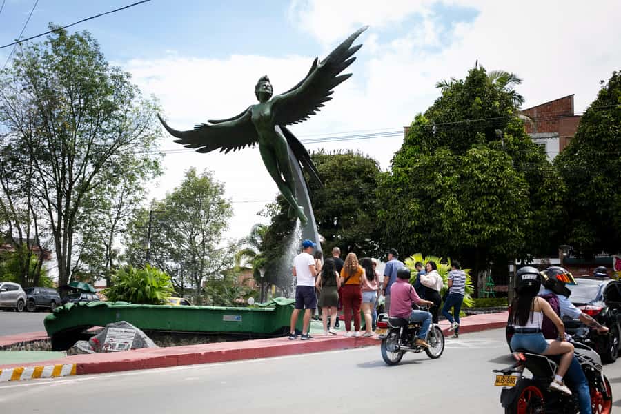 From Medellin: Guatape El Peñol with boat + gastronomic tour - Who this tour suits best, and who might feel boxed in