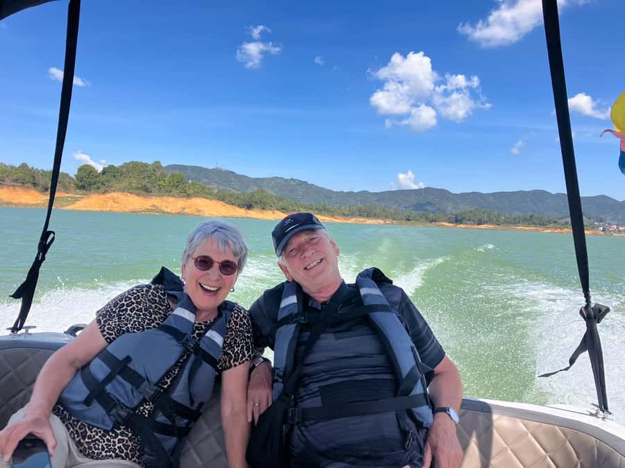 From Medellín: Guatape Private Tour, El Peñol, Boat Ride - Guatapé Town Time: Colorful Streets, Zócalos, and Shop Stops