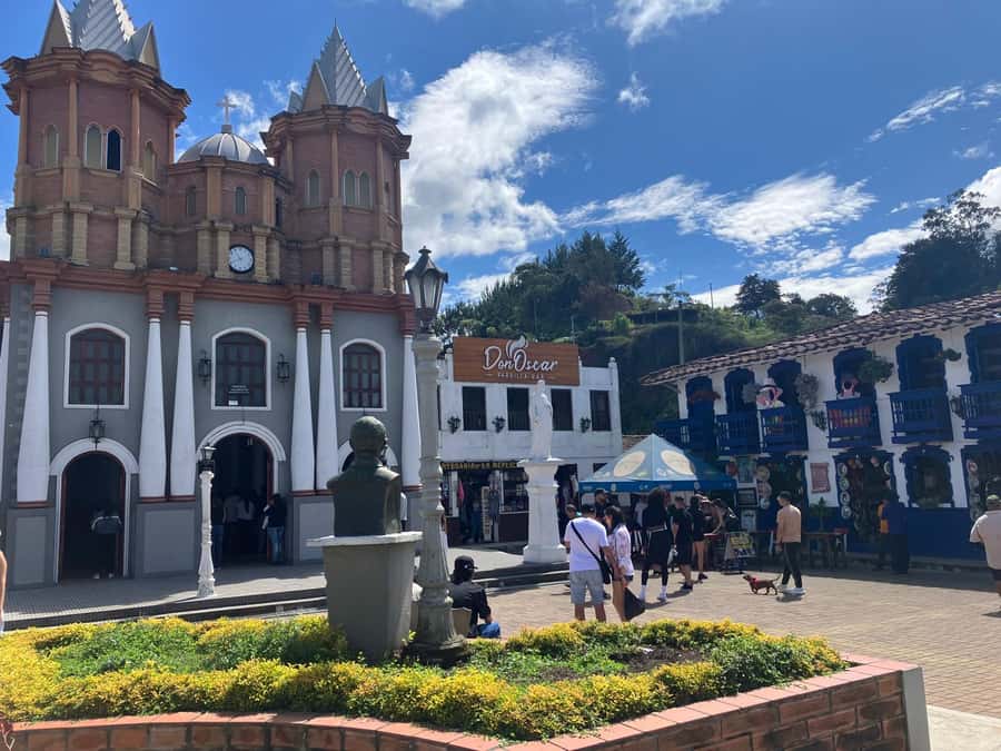 From Medellín: Guatape Private Tour, El Peñol, Boat Ride - Lunch, Snacks, and What’s Covered in the Price