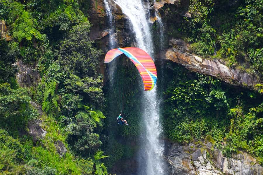 From Medellín: Paragliding Flight and Guatape Tour - From Medellín to Cocorná, then Guatapé, in one smooth day