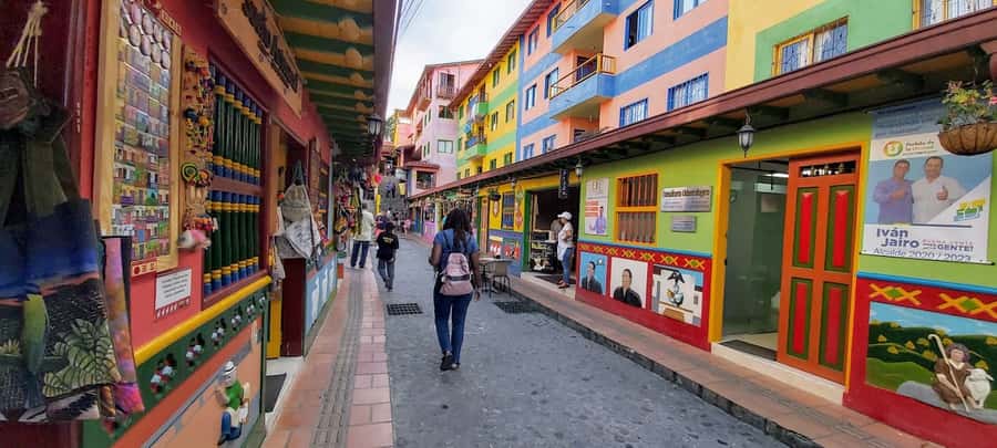 From Medellin: Private Guatape Car Tour with Coffee Tour - El Peñol Rock climb: 700 steps to 220-meter views