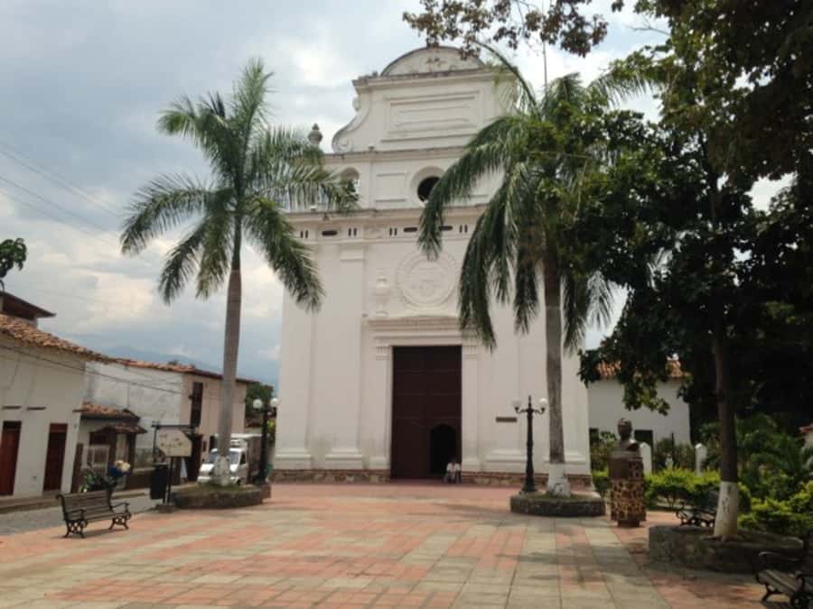 From Medellín: Private Santa Fe de Antioquia Tour - First drive out of Medellín: how the day gets its pace