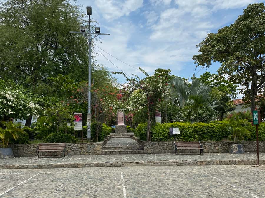 From Medellín: Private Santa Fe de Antioquia Tour - Lunch reality check: you’re on your own for what to eat