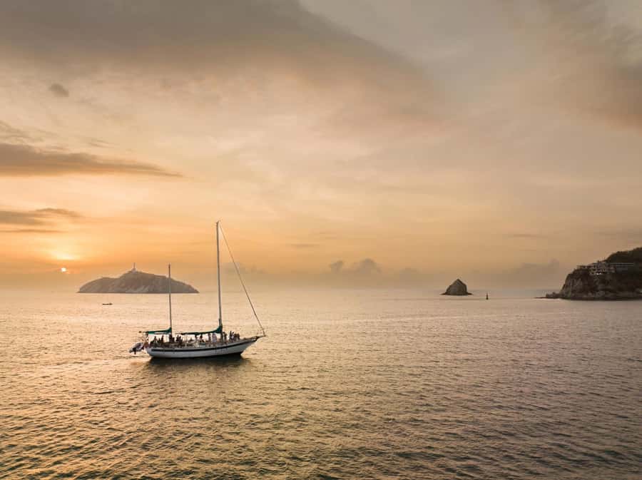 From Santa Marta: Sunset Sailboat Tour with 2 Beverages - Why Taganga Bay sunset works so well