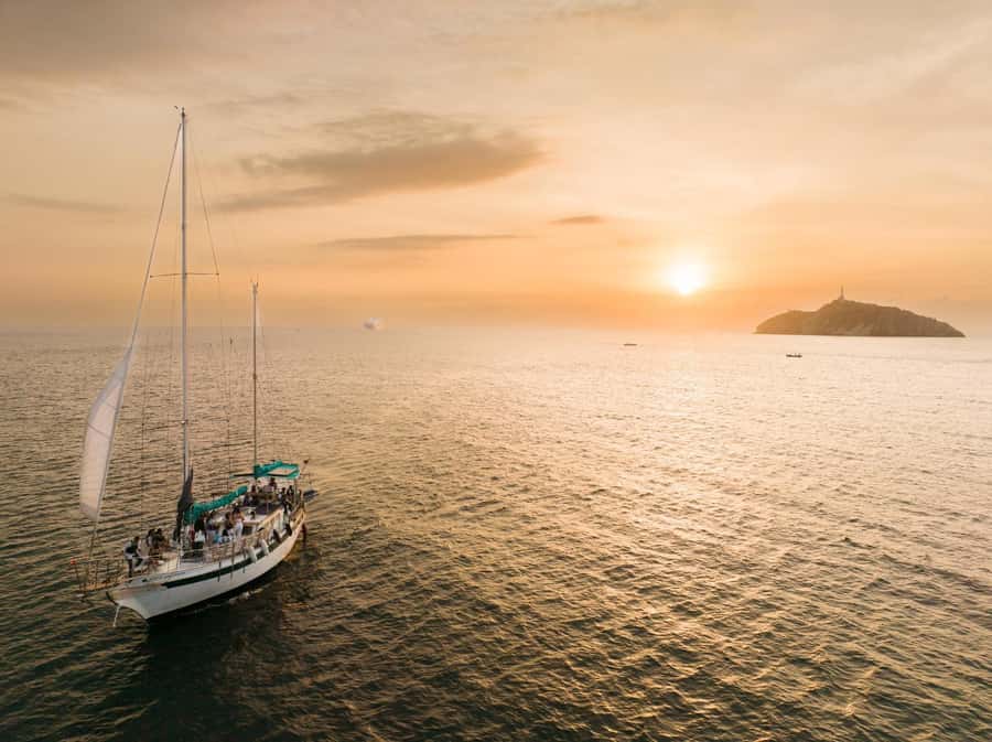From Santa Marta: Sunset Sailboat Tour with 2 Beverages - TayronaSailing, finding the Sonata boat, and what to expect at the dock
