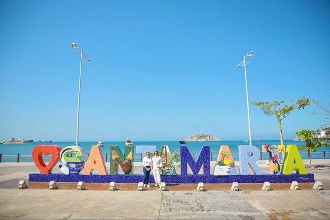 Full City of Santa Marta Tour and its Charms - Pibe Valderrama statue: short stop, big photo payoff
