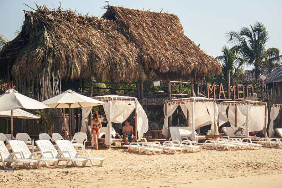 Full day at Isla baru playa blanca in Mambo Beach club - Key points before you go