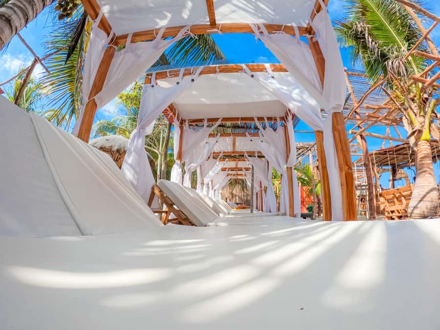 Full day at Isla baru playa blanca in Mambo Beach club - Beach chairs, beds, and what is not included in your ticket