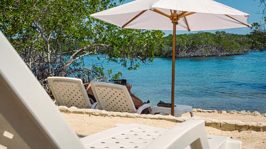 Full day at isla encantada beach - Isla Grande break and the beach club feel: lunch, photos, and downtime