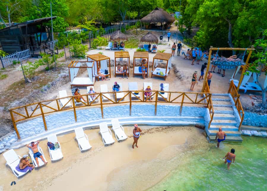 Full day at isla encantada beach - The water and coral check: what to expect at the entry
