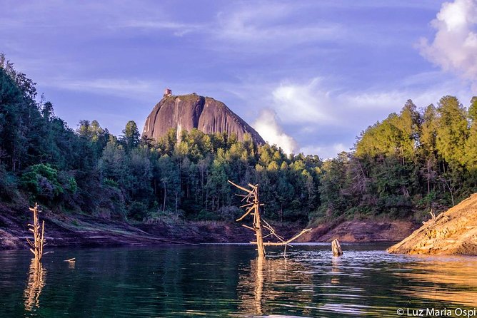 Full Day Peñol and Guatapé Private Tour from Medellin - Leaving Medellín the Smart Way: Private Transport and a Scenic Route