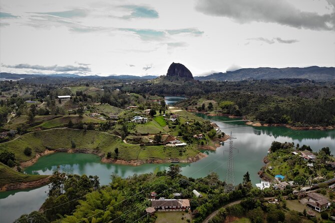 Full Day Private Tour to Guatapé and El Peñol - Stop 2: Piedra del Peñol, the 200-Meter Monolith and About 700 Steps
