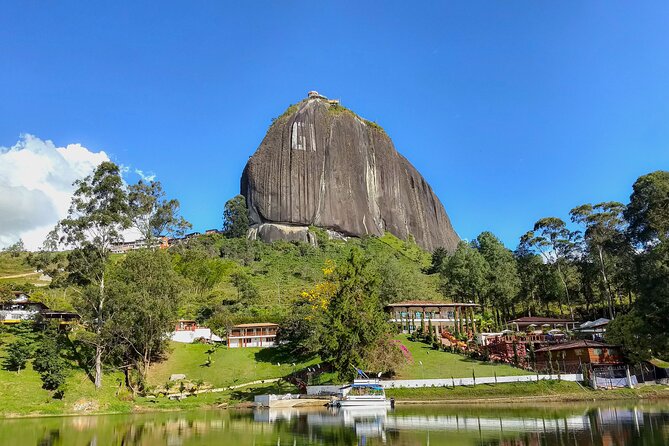 Full-Day Small Group Guatapé Experience - Alto del Chocho: snacks, juice, and big-picture views before Guatapé