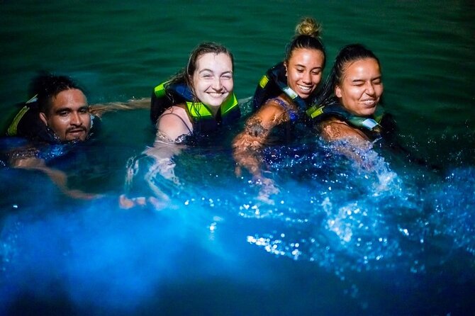 Full-Day Tour Baru - National Aviary and Playa Blanca + Bioluminescent Plankton - What to expect from the day, hour by hour (without the stress)