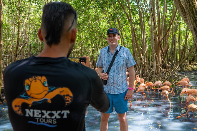 Full-Day Tour Isla Baru - National Aviary of Colombia and Playa Blanca - National Aviary of Colombia: the 11:30 show and why bird lovers get fed