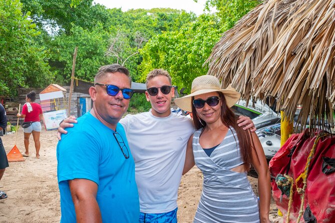 Full Day Tour to 4 Rosario Islands with snorkeling and plankton in Cartagena - Isla Cholon and the Sin and Fiesta Stops: Seafood Cocktail Energy