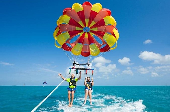 Full Parasailing Tour in San Andres Island - Fitness level and who will feel comfortable in the harness