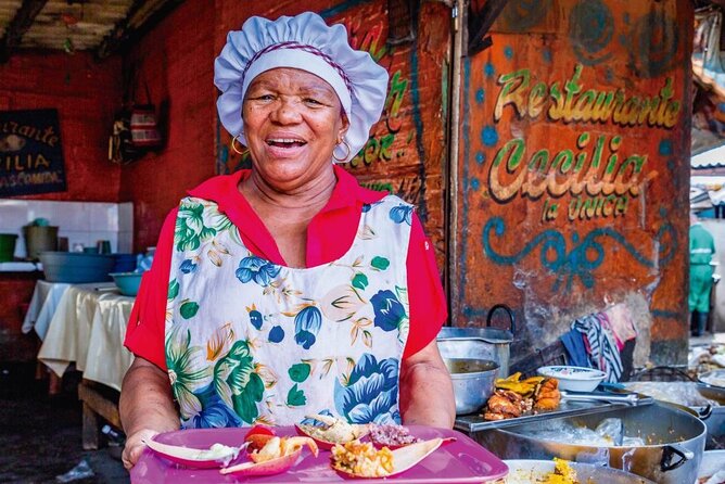FULL TOUR WITH LUNCH IN FAVORITE PLACE OF ANTHONY BOURDAIN - Getsemaní and Plaza Trinidad, where independence meets everyday noise