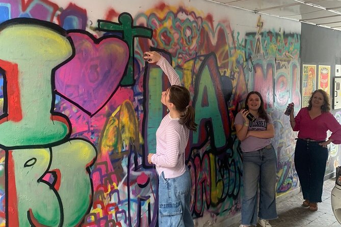 Fun Graffiti Workshop: The Art of Aerosol and Color - Meeting in Macarena: Where to Start Without Stress