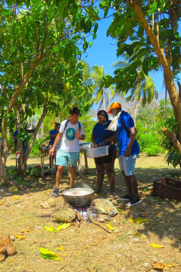 Gastronomic and musical experiences in San Andres Rondontour - Getting there: pickup, short bus ride, and a quick snack start