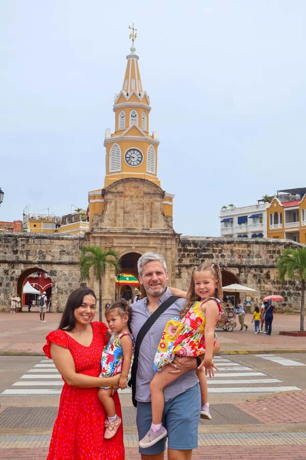 Gastronomic tour and professional photos in the old city - Why this Cartagena food and photo combo makes sense