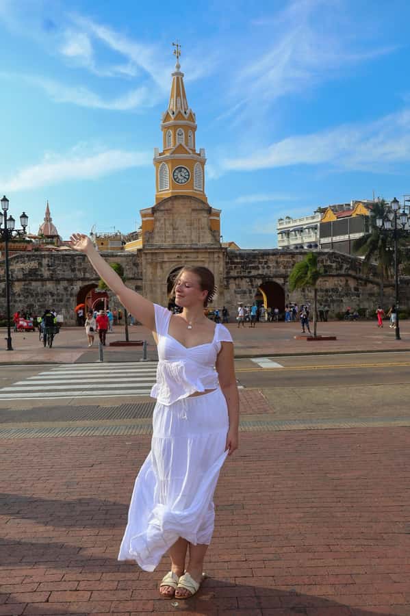 Gastronomic tour and professional photos in the old city - Food tasting in the old town: quick bites with culture talk