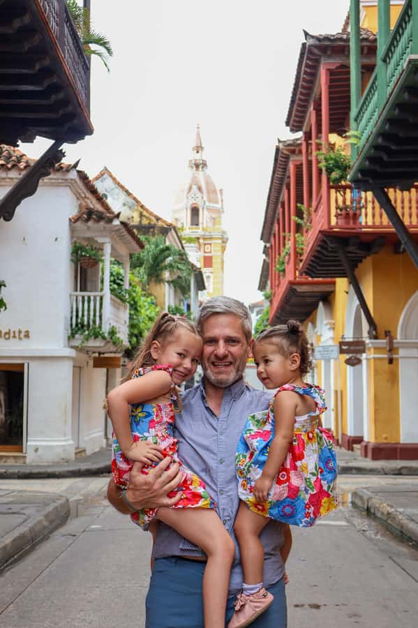 Gastronomic tour and professional photos in the old city - Centenario Park photo stops: two chances to get it right