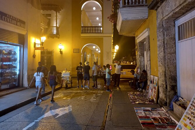 Get the Nightlife vibe in Old City! - Why Cartagena nightlife works best on foot in the Old City