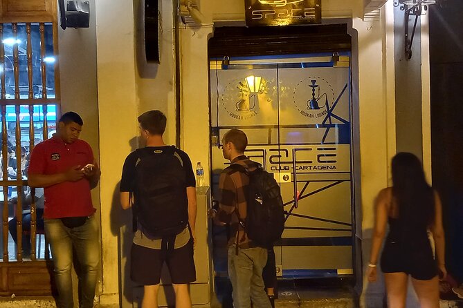 Get the Nightlife vibe in Old City! - Plaza de la Proclamación: folklore sounds and quick, iconic views