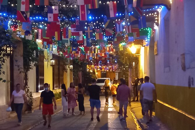 Get the Nightlife vibe in Old City! - Plaza Fernández Madrid and Plaza San Diego: food streets without committing to dinner