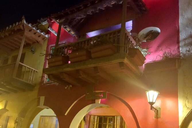 Get the Nightlife vibe in Old City! - Plaza de La Trinidad: the longest stop where the night breathes