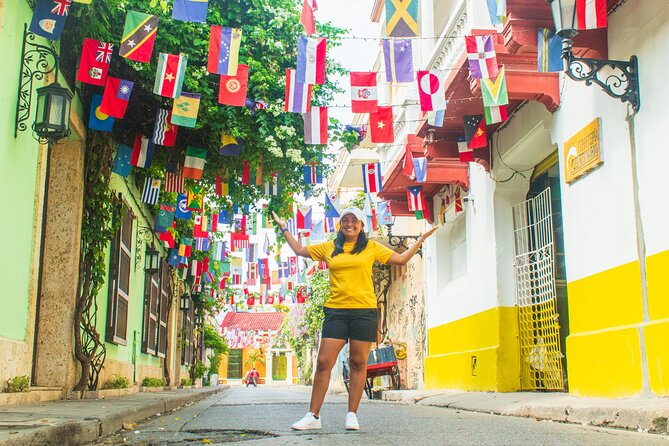 Getsemani Neighborhood Photo Walking Tour - Callejón Angosto and Callejón Ancho: when narrow lanes become your best photos