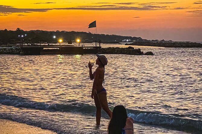 Golden Hours Cartagena : Sunset Boat Ride, Open Bar & Island Party - Stop 1 at Muelle de los Pegasos: wristband meets the party plan