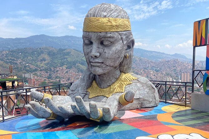 Graffiti Tour | Commune 13 guided by locals - Included food in Comuna 13: empanadas and artisanal ice cream