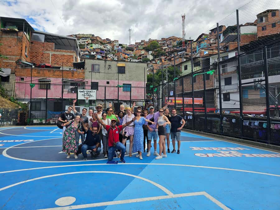 Graffiti Tour comuna 13 and cable car (made by local guides) - 20 de Julio on foot: independence sectors 1, 2, and 3