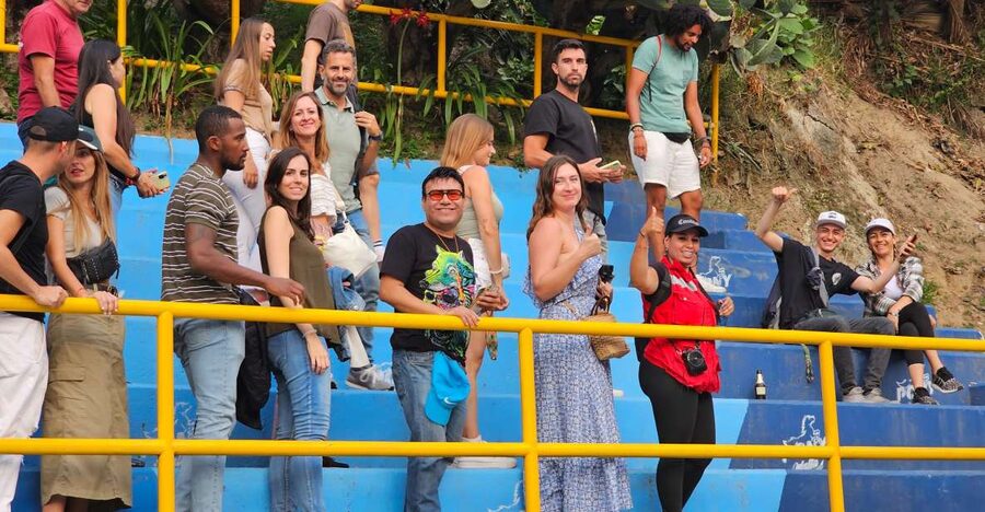 Graffiti Tour comuna 13 and cable car (made by local guides) - Hands-on graffiti, plus live rap and breakdance