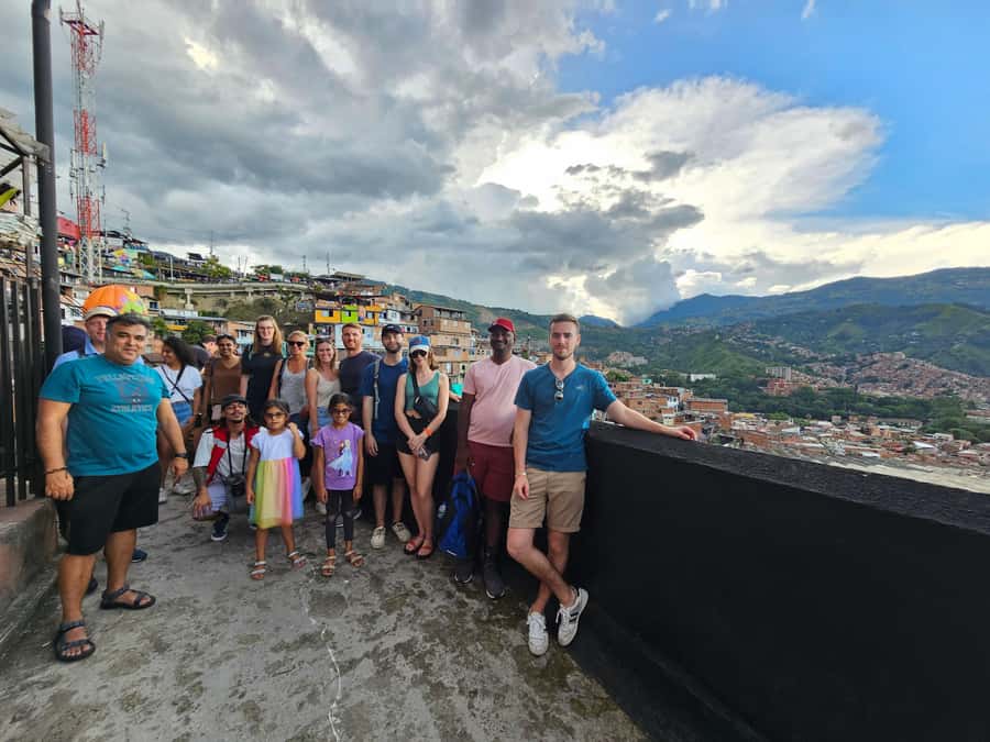Graffiti Tour comuna 13 and cable car (made by local guides) - Who should book this Comuna 13 cable car and graffiti tour