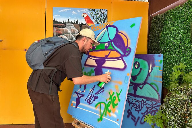 Graffiti tour in Ciudad Bolívar - Salón Comunal Barrio El Mirador, then a walk where you really see the graffiti