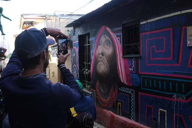 Graffiti Tour in La Candelaria Bogotá with Transportation - From Chorro de Quevedo to Plaza de Bolívar: the first murals set the tone